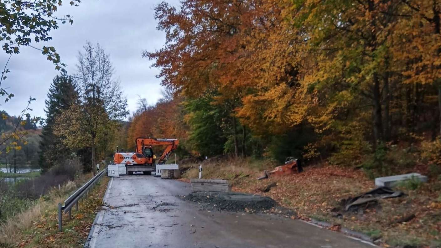 Für Krötentunnel wurde die erst 2019 sanierte L 3025 auf einem Teilstück wieder aufgerissen. Foto: privat