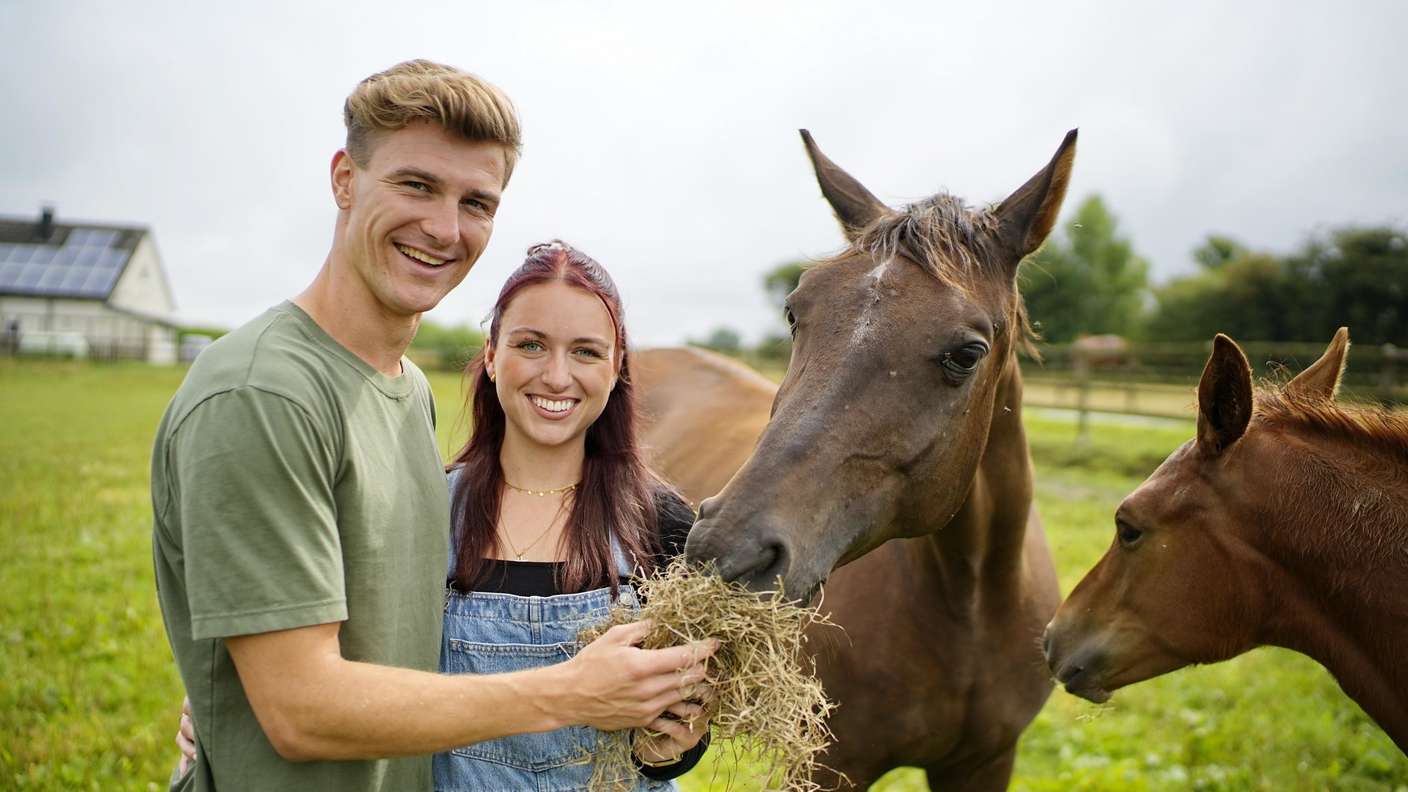 In der neunten Folge von „Bauer sucht Frau“ nahm Bauer Friedrich von seiner Kandidatin Reitstunden. 