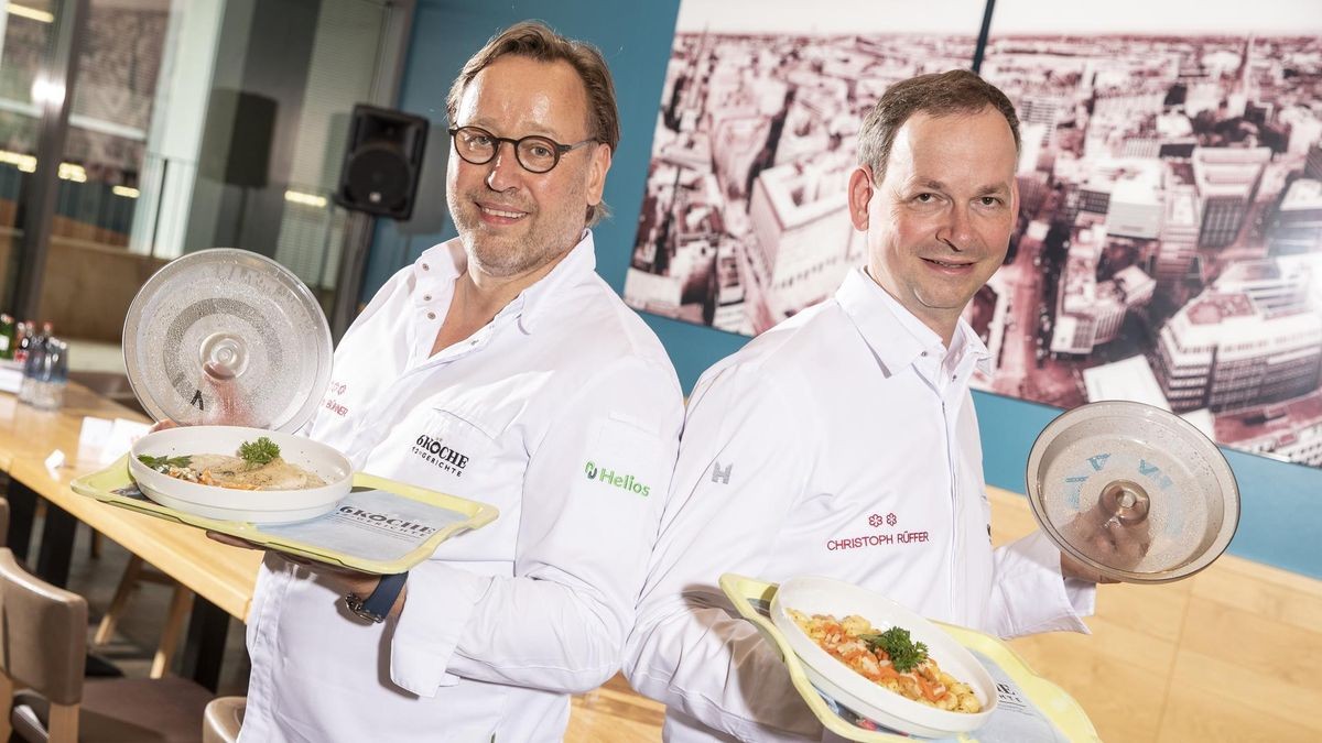 Sternekoch Thomas Bühner eröffnet im April ein Restaurant in Düsseldorf. Das Bild zeigt ihn (links) zusammen mit Sternekoch Christoph Rüffer bei einem Koch-Event in einer Hamburger Klinik.