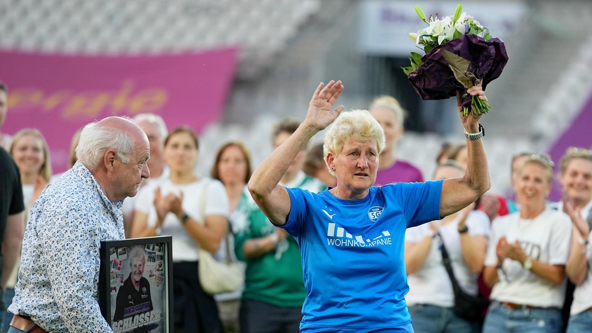 Beim Abschied von der SGS Essen von Kirsten Schlosser kamen der Essenerin die Tränen. 38 Jahre lang war sie im Verein.