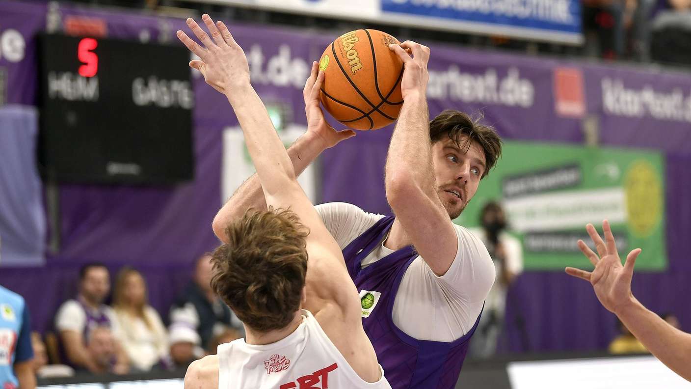 BG Göttingen_Nürnberg Falcons BC2. Liga Pro ASpieler BG - Adam RamstedtSpieler Nürnberg - Joscha Eckert