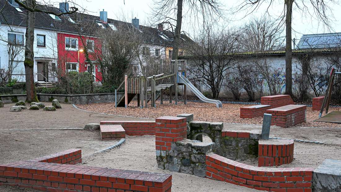 Frankfurt am Main, 22.12.2025, Stadtteil Harheim, Herfmannspforte / Auweg, Spielplatz. (c) Foto: Rainer Rüffer (Rueffer)