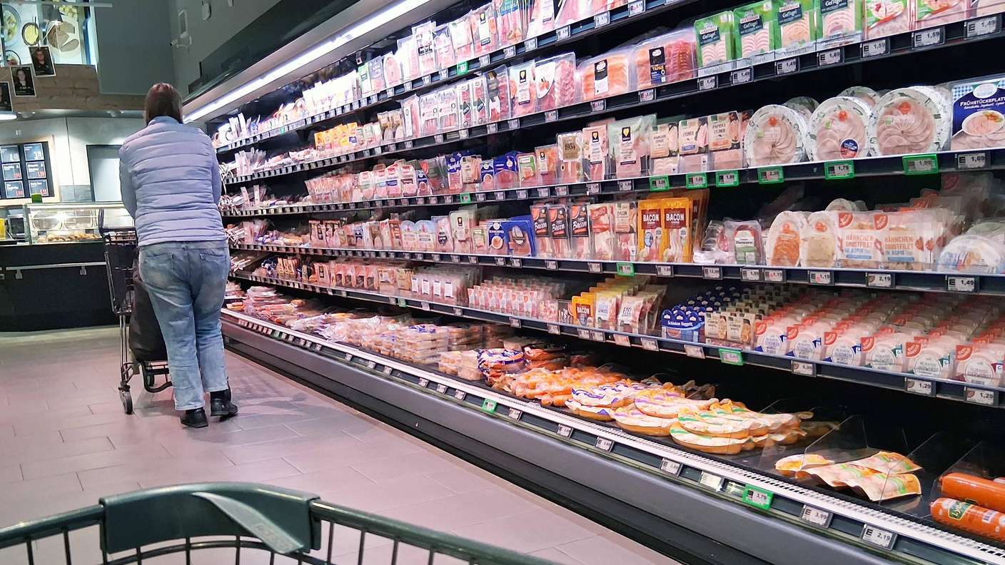 Einkauf in einem Edeka-Supermarkt.