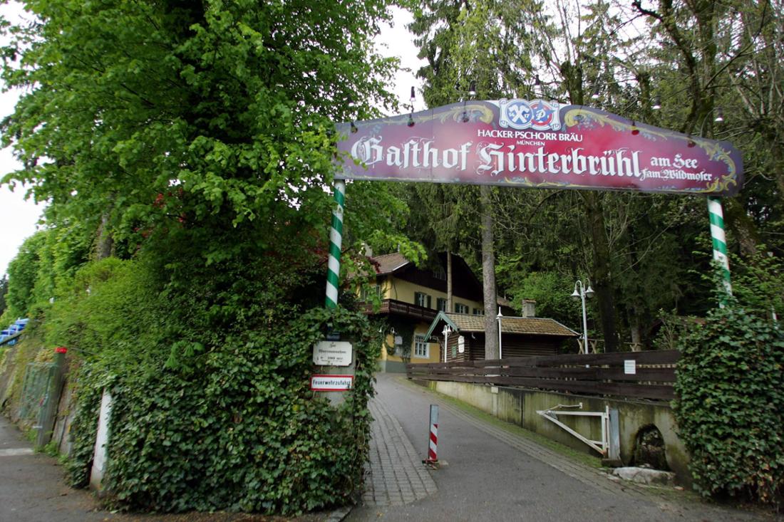 Das Archivfoto zeigt den Eingang zum Gasthof Hinterbrühl in München.