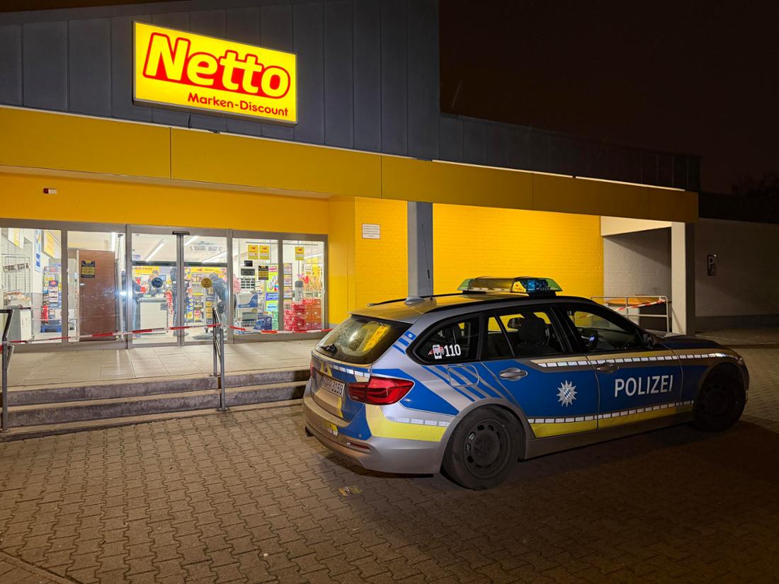 Bewaffneter Räuber überfällt Supermarkt: Großfahndung mitten im Weihnachtschaos