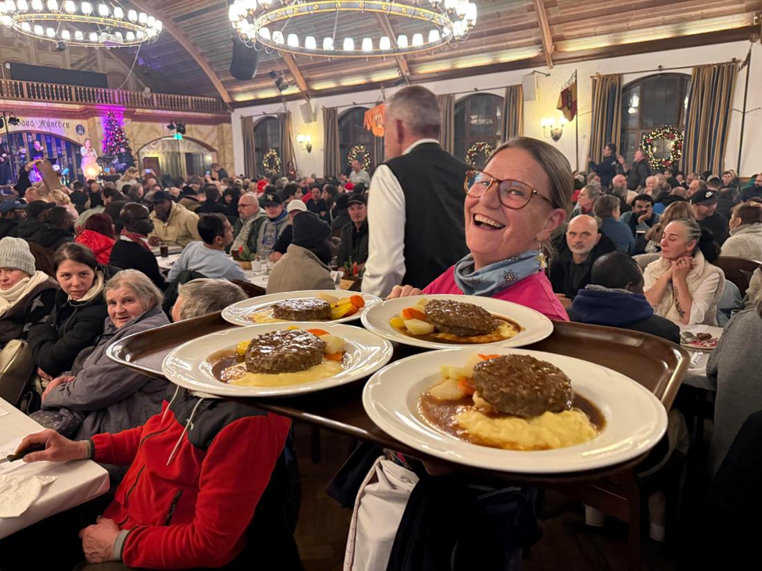 Weihnachtsfeier für Obdachlose im Hofbräuhaus 2025.