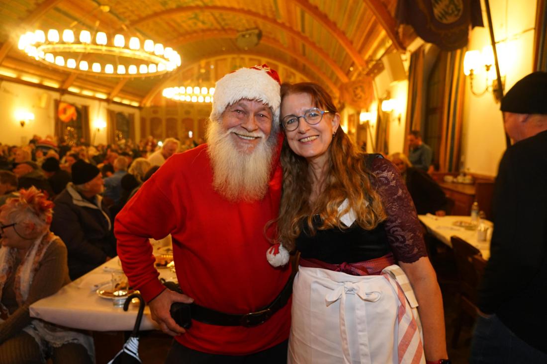 Weihnachtsfeier für Obdachlose im Hofbräuhaus 2025.
