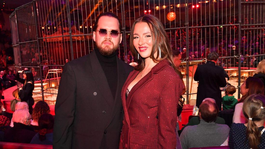Joelina Drews mit Freund Adrian Louis bei der VIP-Premiere des Circus Krone am 25.12.2025.