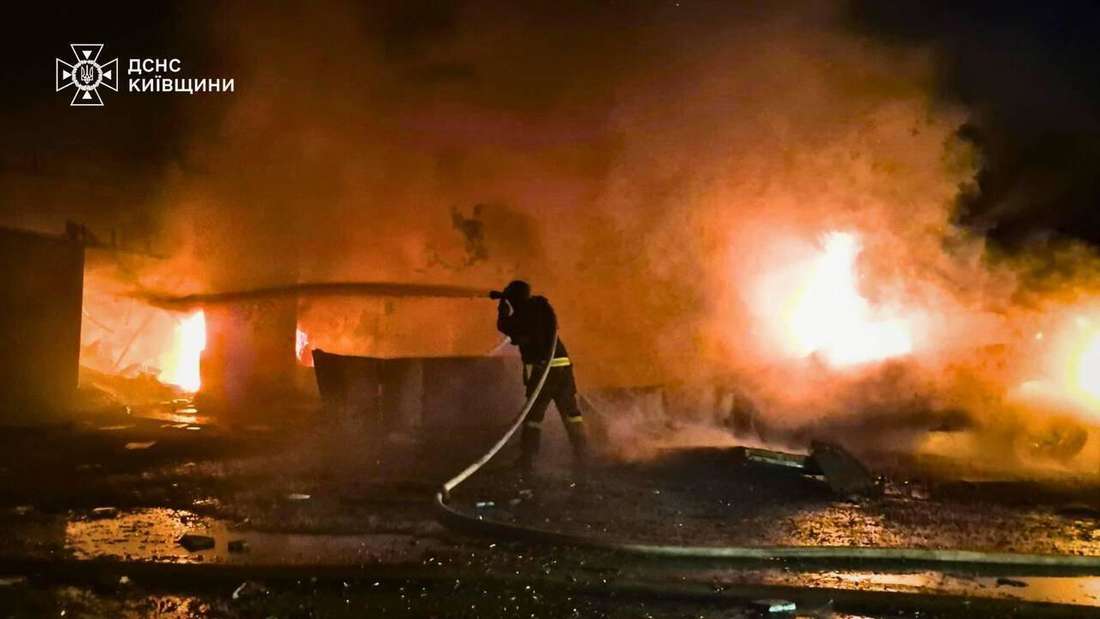 Russland startet kurz nach Weihnachten einen massiven Angriff auf die ukrainische Hauptstadt Kiew. Es gibt zahlreiche Opfer, Tausende Haushalte sind ohne Strom und Heizung. 