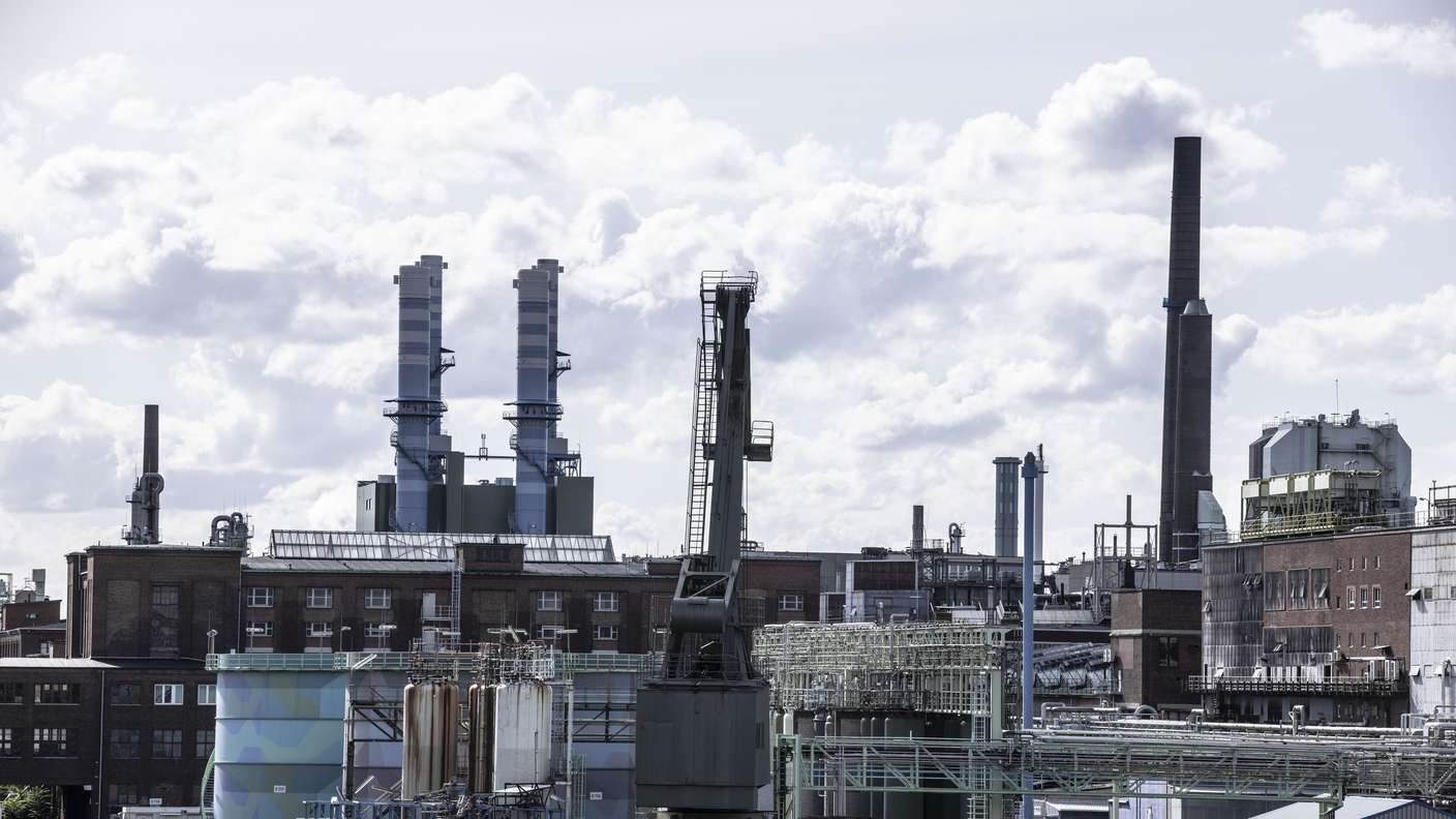Frankfurt, 22.09.2023Für  das Wahlkreisporträt 34, Frankfurter Westen, Frankfurt-Höchst, Frankfurt, im Bild:  Symbolfoto Industrie, Blick auf den Industriepark Höchst von der Leunabrücke,  Höchster Mainufer, Foto: Michael Schick, Bertramstr. 19, 65185 Wiesbaden, Tagespauschale