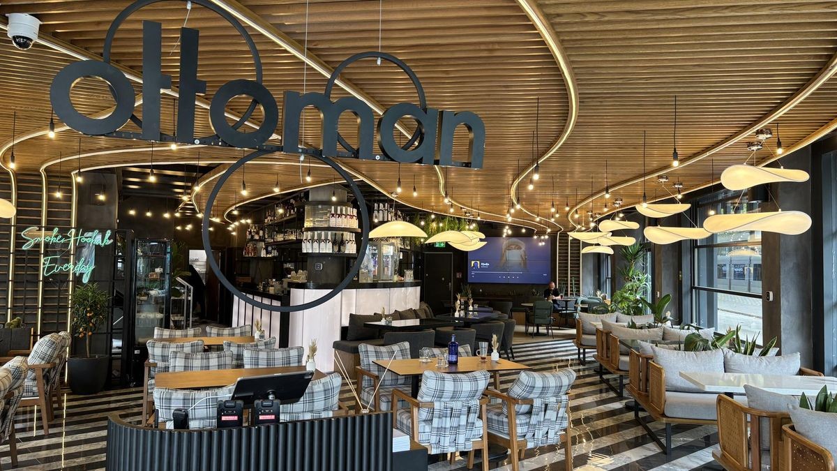 Besticht durch sein modernes Design: Das neue Restaurant „Ottoman“ in Düsseldorf.