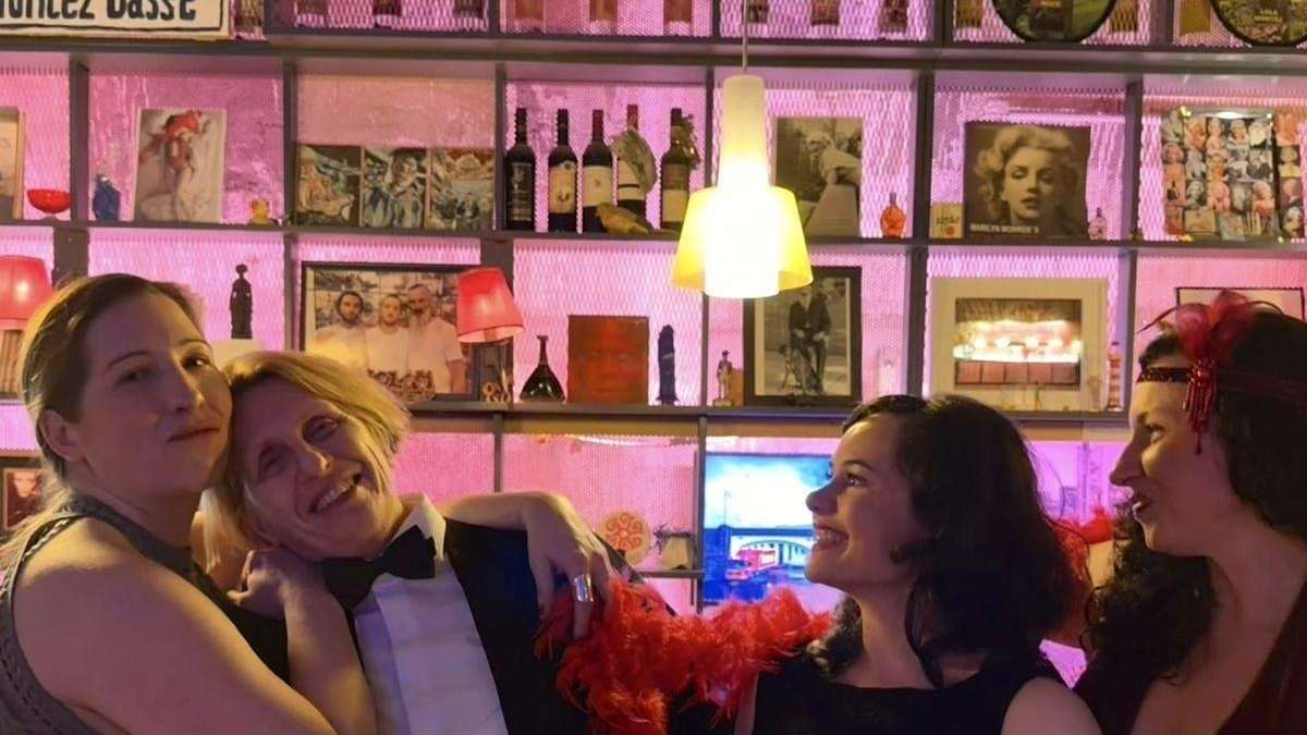 Die erste Flinta-Silvesterparty feiert im 20er-Jahre-Glam-Style
