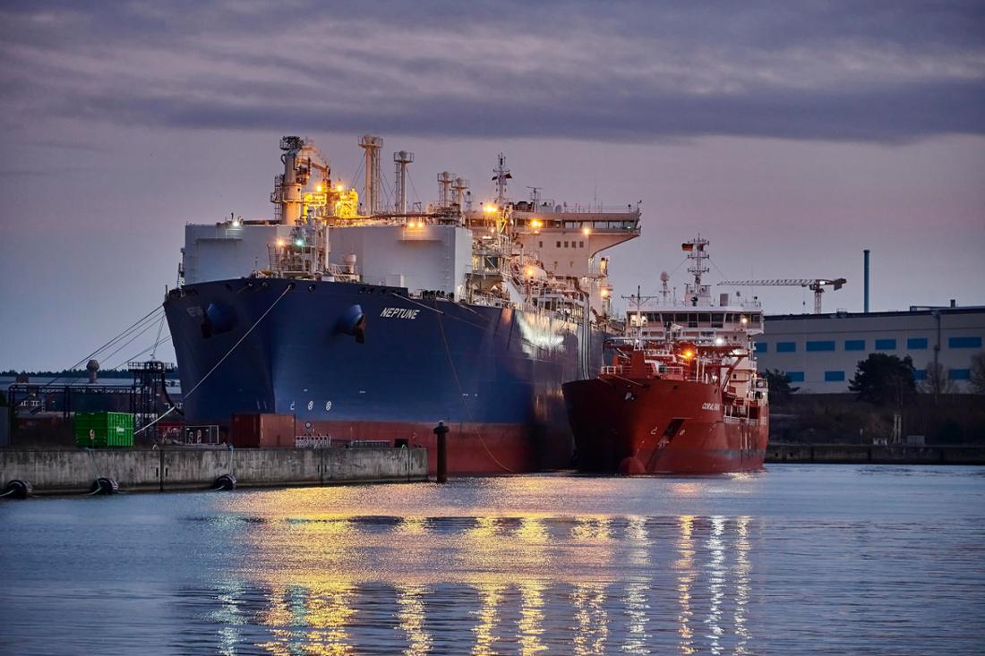 Im Bild: Ein LNG-Tanker in Deutschland. Russland stellte nun den ersten im Inland gebauten LNG-Eistanker fertig. 