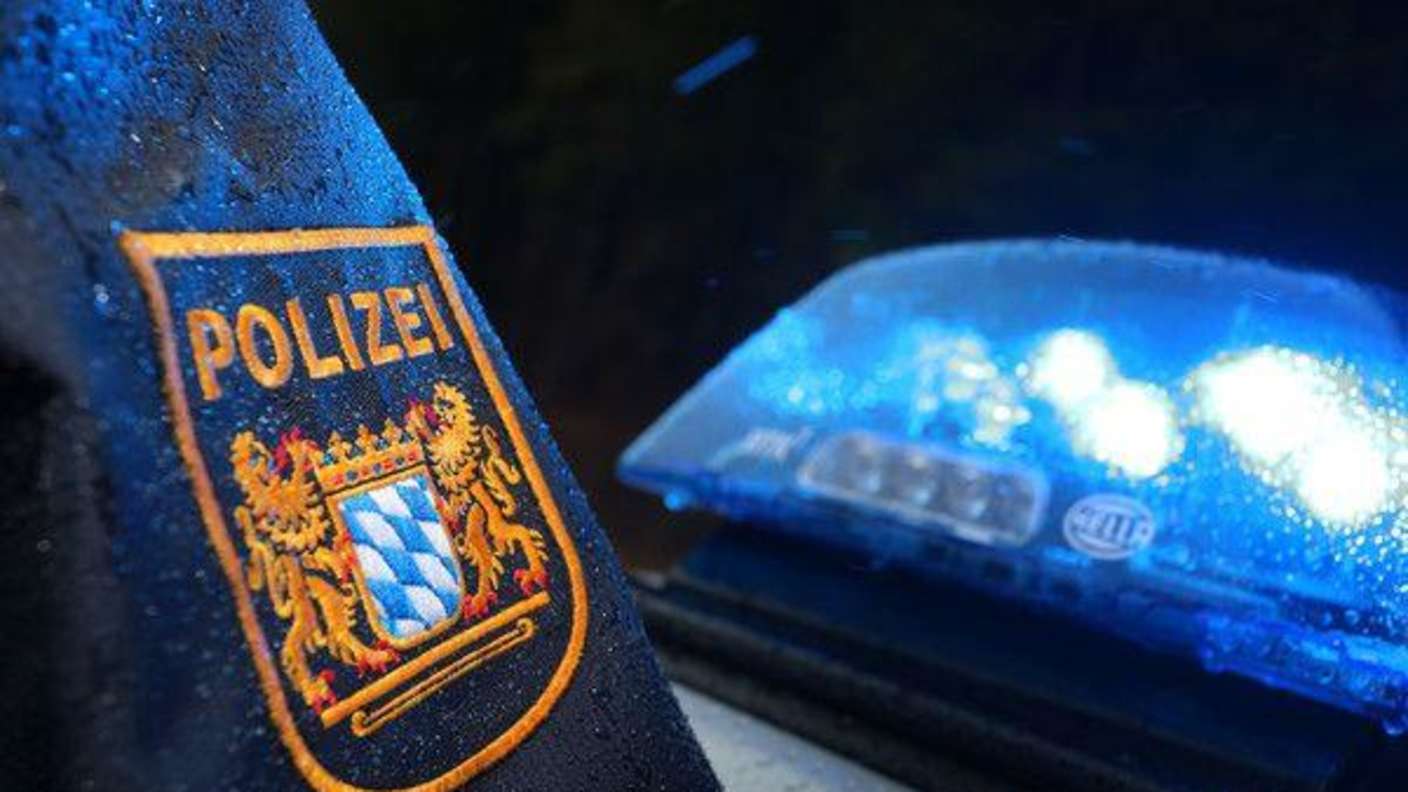 Die Münchner Polizei konnte „nicht geringe Mengen“ Cannabis bei einem 20-Jährigen feststellen. Weitere Ermittlungen ergaben Spuren zum potenziellen Verkäufer der Drogen.