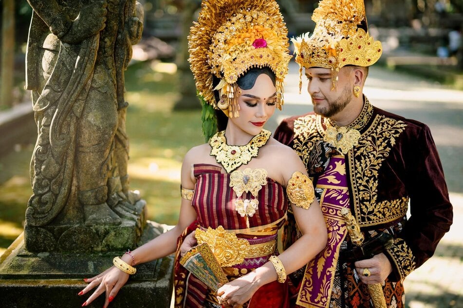 Nita (27) und Michael (38) haben 2024 traditionell auf der Insel West Nusa Tenggara geheiratet.