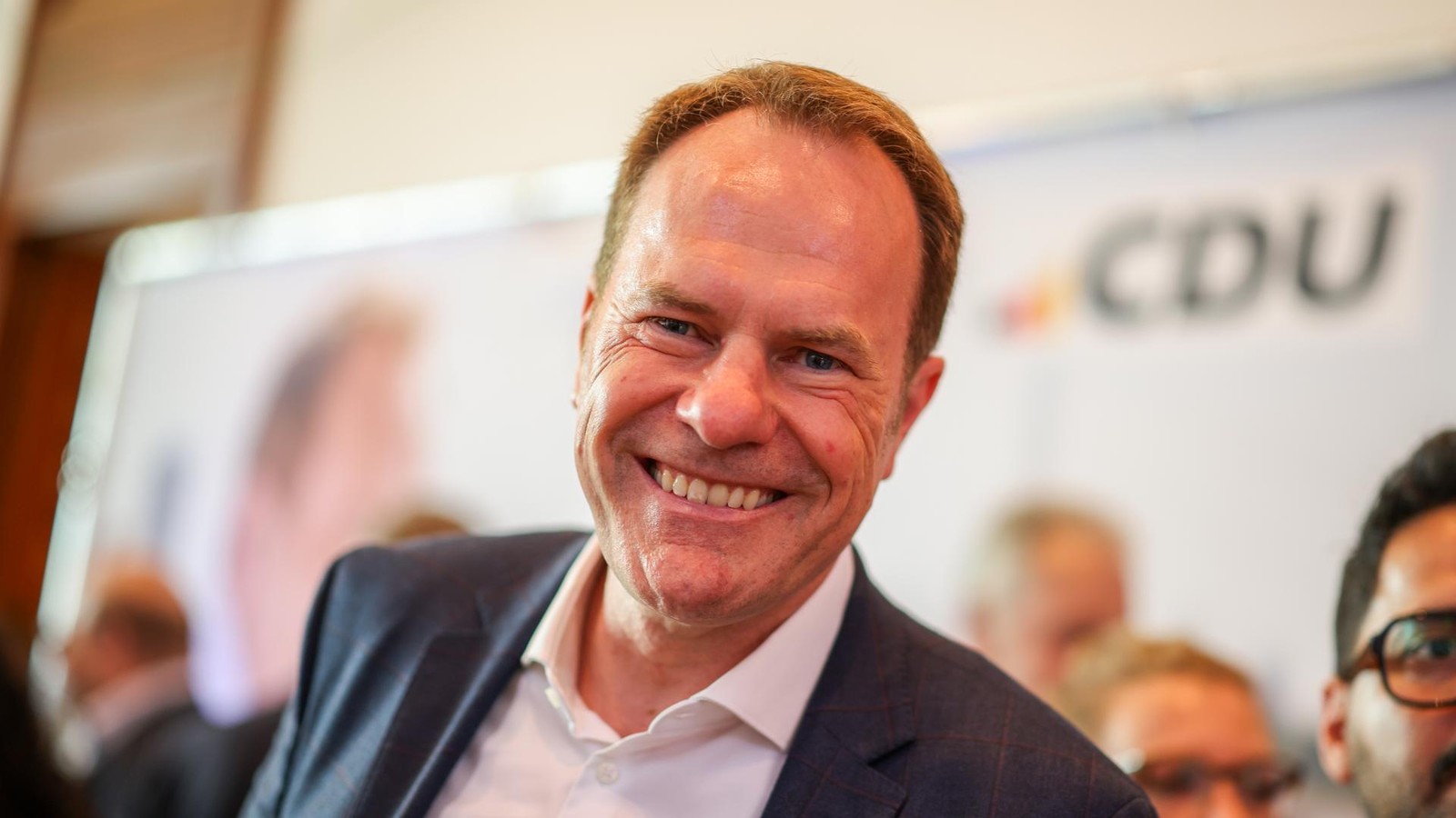 OB Keller will jetzt beim Personal sparen