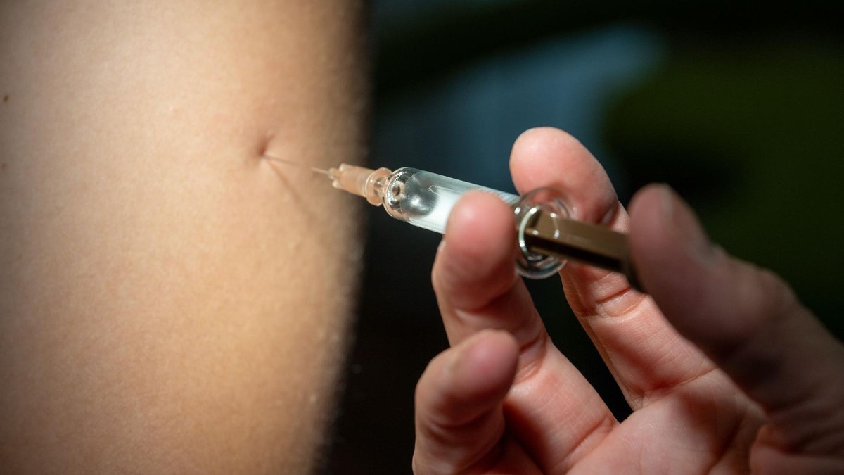 Das Virus löst vor allem Hautausschlag aus, aber auch Fieber und Muskelschmerzen. (Symbolbild)