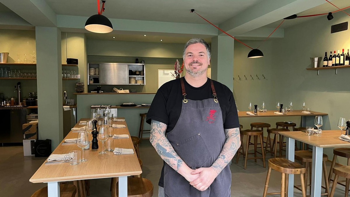 Karl Romboy betreibt seit wenigen Tagen sein neues Restaurant "Lokarl" in Düsseldorf-Unterbilk.