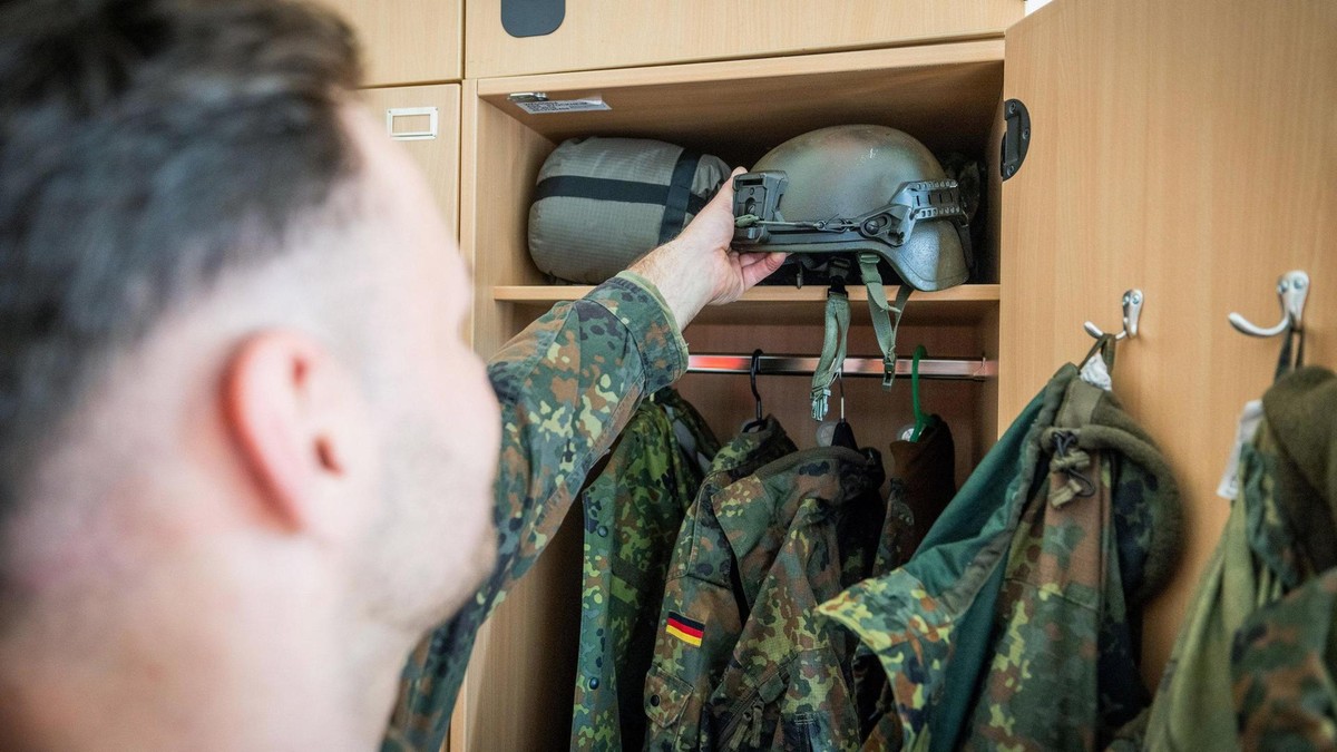 Wehrpflicht: Die Bundesregierung setzt bislang auf Freiwilligkeit. Wehrdienst-Einigung: Es bleibt zunaechst bei Freiwilligkeit