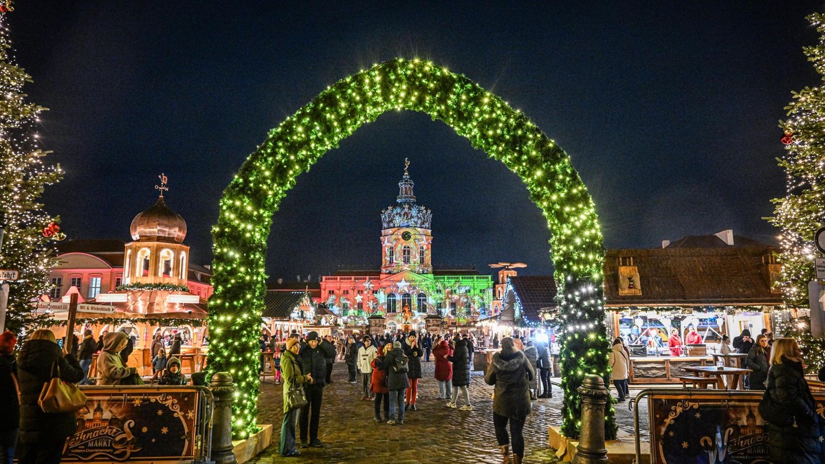 Der Weihnachtsmarkt am Schloss Charlottenburg. Weihnachtsmarkt am Charlottenburger Schloss