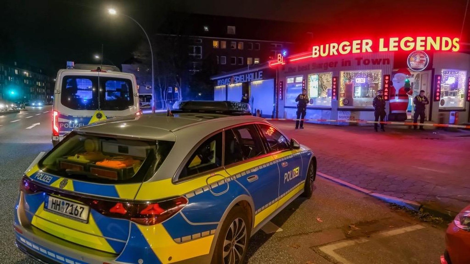 Schüsse in Burger-Laden: Polizei sucht Schützen mit Hubschrauber - Hamburger Abendblatt