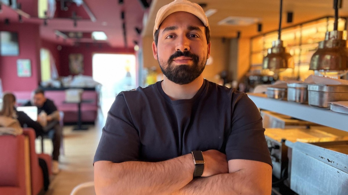 Anil Balci (32) will nach der „Cloud-Kitchen“ mit seinem neuen Bistro „Chichi“ im Medienhafen eine Alternative zum Luxus bieten.
