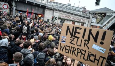 Tausende bei Schüler-Demo gegen Wehrdienst-Pläne