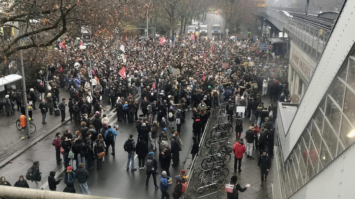 Schülerdemo gegen Wehrpflicht