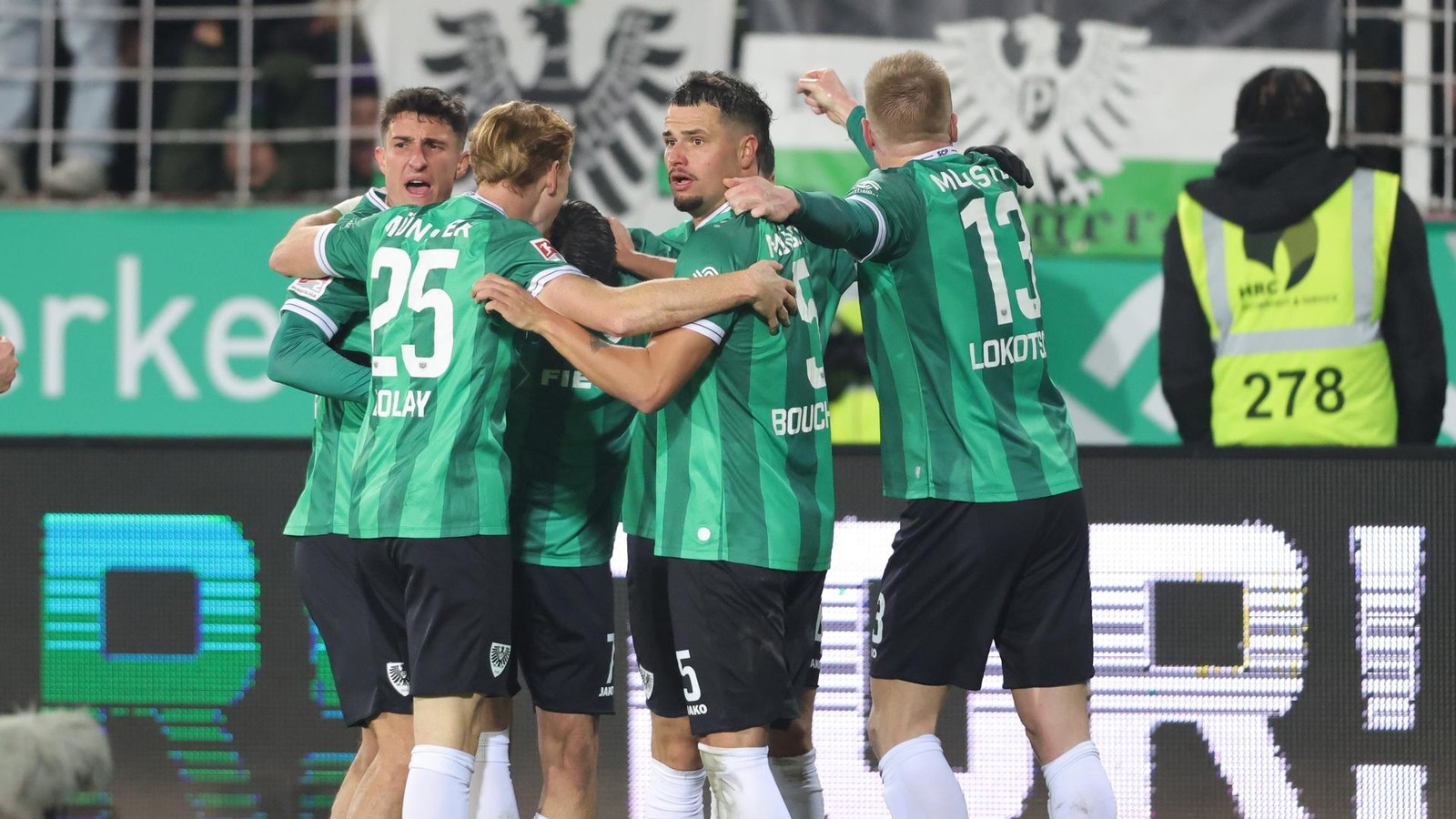 Schützenhilfe für Schalke! Kontrahent Hannover verdaddelt Führung ganz spät