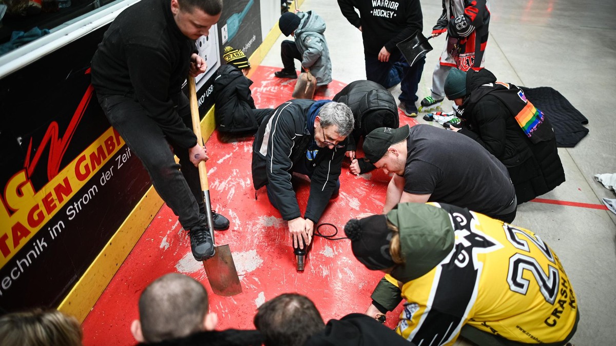 Ehrenamtliche und Fans der Eagles Essen-West und Crash Eagles Kaarst gaben alles, damit das entscheidenden Finalduell der Skaterhockey-Bundesliga fortgesetzt werden konnte. Skaterhockey, Eagles Essen-West - Crash Eagles Kaarst