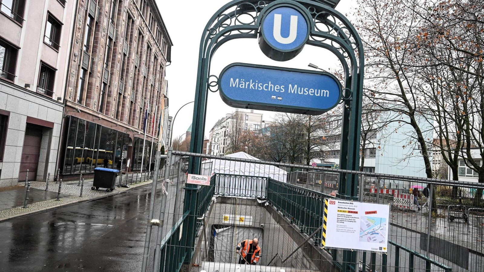 Warum es drei Jahre braucht, einen U-Bahn-Ausgang wieder zu öffnen