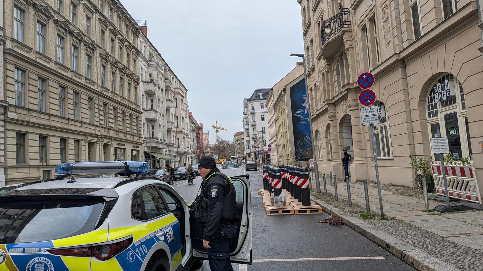 Jüdische Gemeinde schützt sich mit Straßensperren aus Stahl