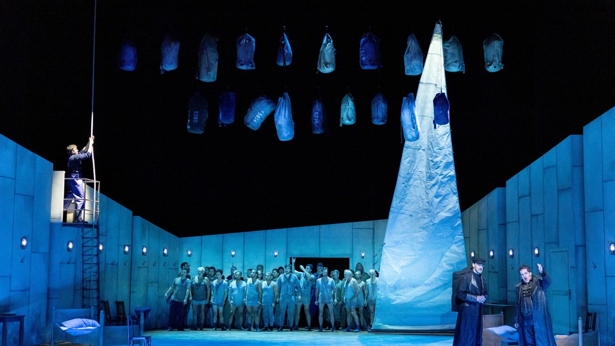 Die Wagner-Oper „Der fliegende Holländer“ begeisterte das Publikum im Gelsenkirchener Musiktheater im Revier.