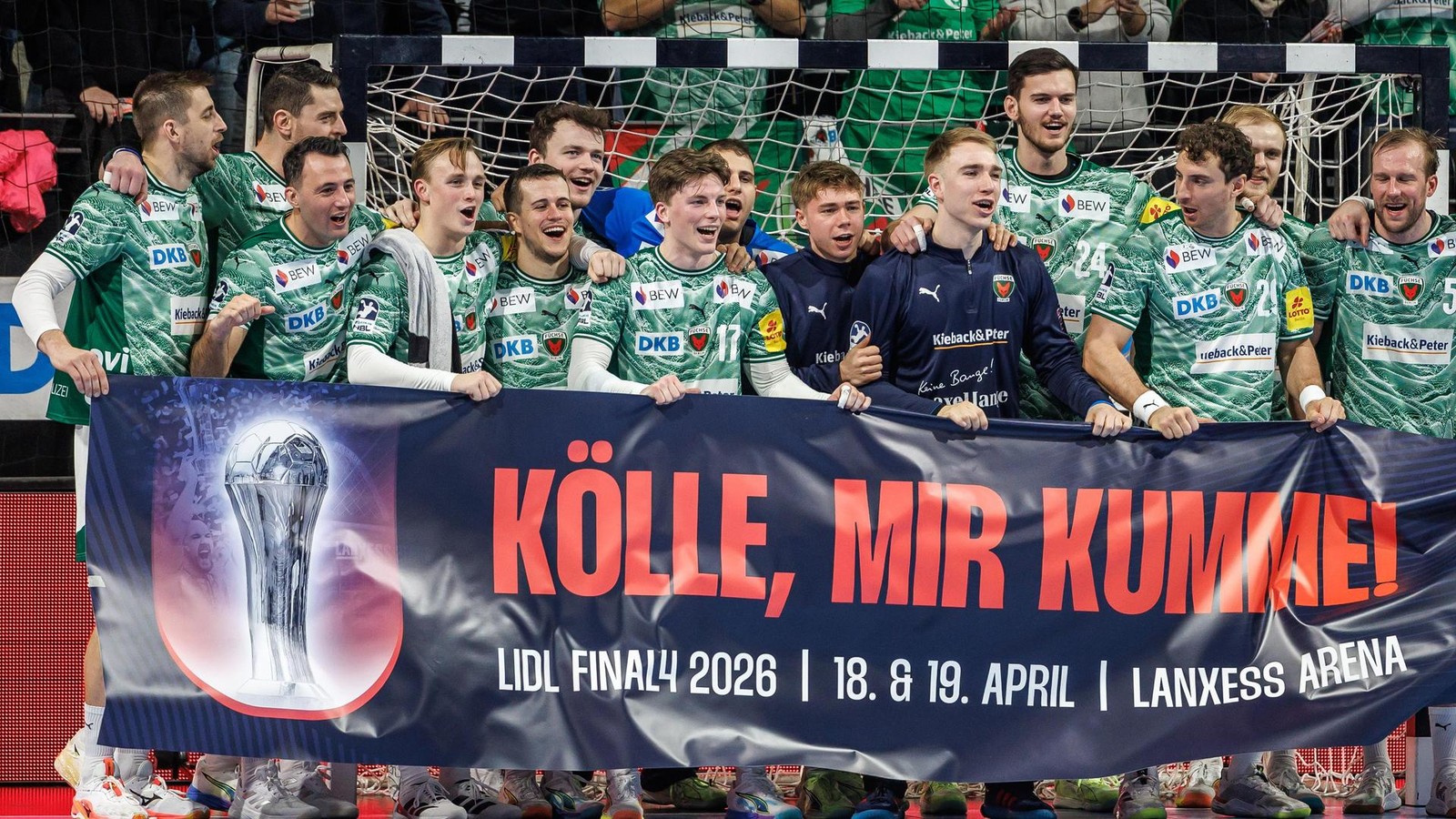 Füchse Berlin feiern Freihöfer, schlagen Kiel und stehen im Final Four