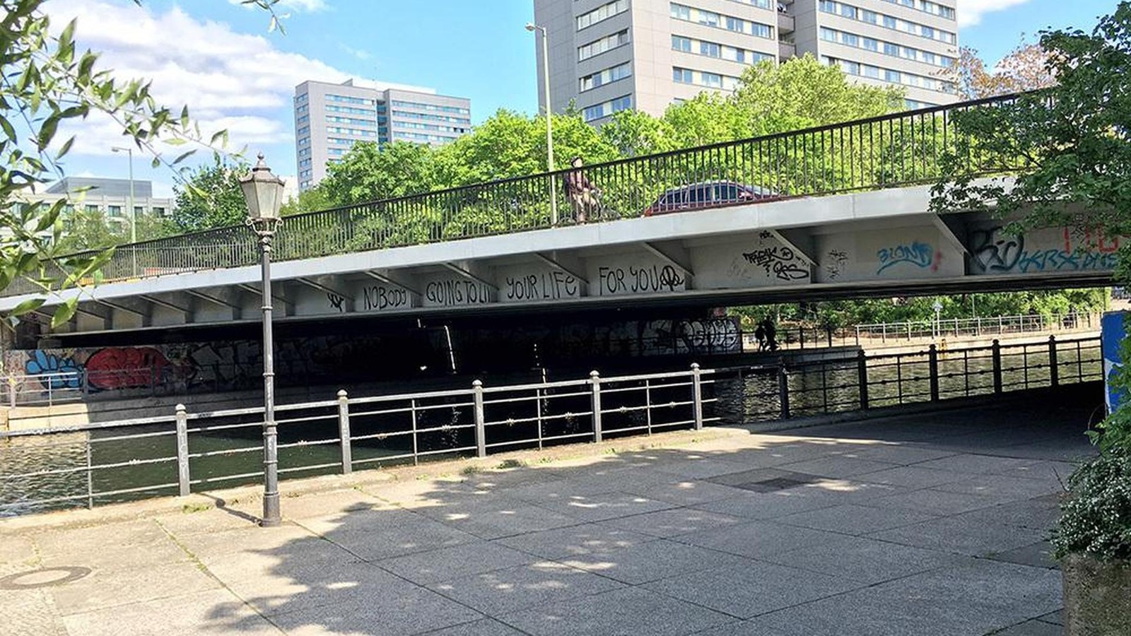 Neue Gertraudenbrücke für schwere Fahrzeuge gesperrt