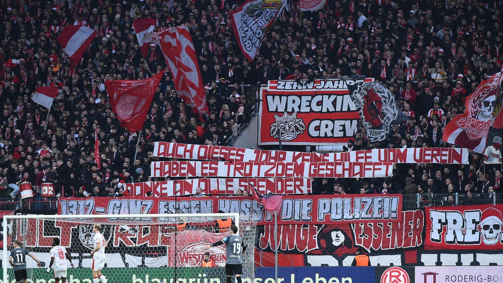 RWE-Ultras sammeln große Spendensumme – auch Spieler spenden, Kritik am Verein