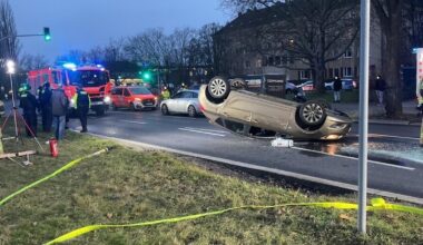 Auto überschlägt sich nach Kollision – Fahrer nur leicht verletzt