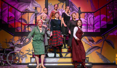 Acht Frauen und ein Todesfall: Krimikomödie am Alten Schauspielhaus Stuttgart - Kultur regional - Reutlinger General-Anzeiger