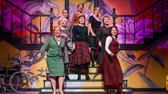 Show-Einlage trotz Mord: Monika Wiedemer, Sabine Bräuning, Anne Leßmeister, Rosa Alice Abruscato, Barbro Viefhaus, Hannah Rebekk