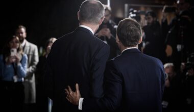 Macron simuliert Führung, Merz wird geopfert