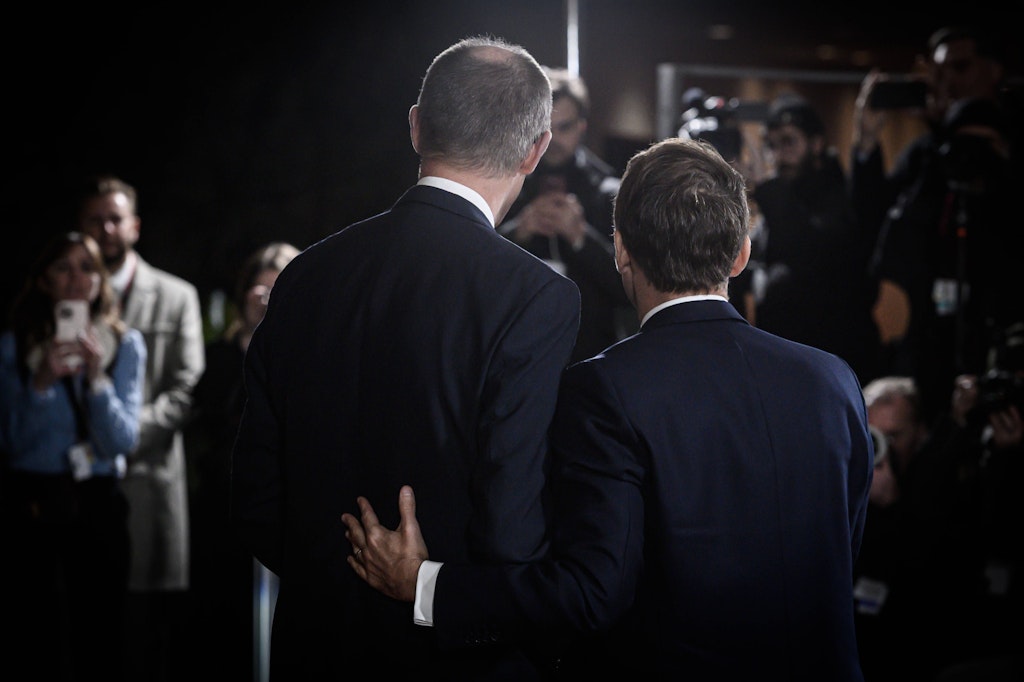 Macron simuliert Führung, Merz wird geopfert