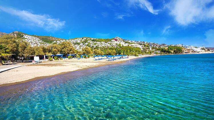 Strandsommer in Bitez, einer Gemeinde im Landkreis Bodrum der türkischen Provinz Muğla.