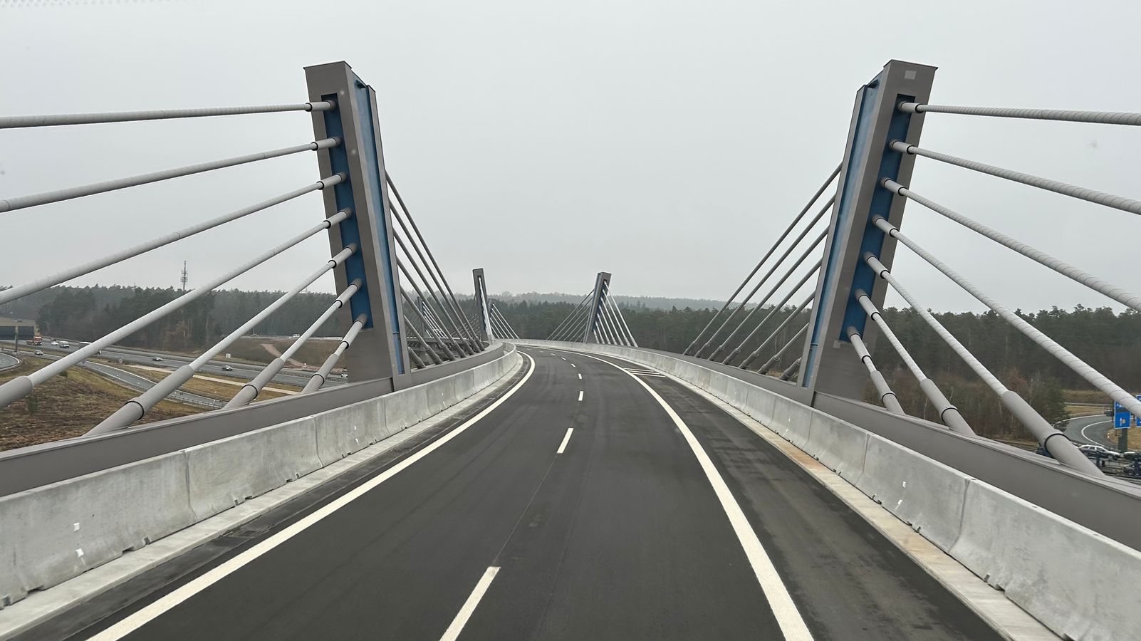 Mega-Brücke "Overfly" am Autobahnkreuz Nürnberg-Ost freigegeben