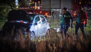 Während Lichtparade: Auto fährt in Menschenmenge