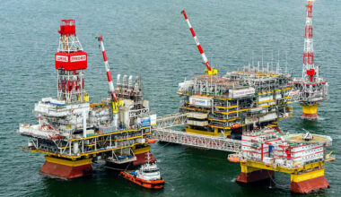 Ukraine legt mit Drohnen Putins riesige Bohrinsel lahm | Politik