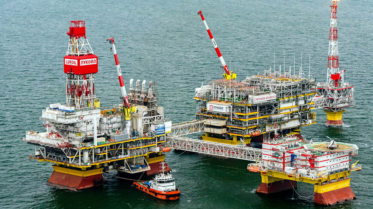 Ukraine legt mit Drohnen Putins riesige Bohrinsel lahm | Politik