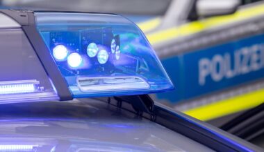 Vermummte zünden Mülltonnen in Leipzig-Connewitz an