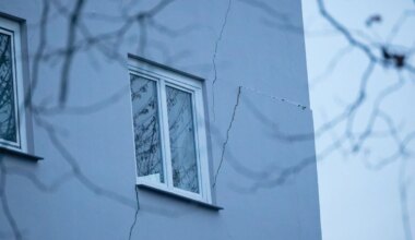 Notfälle - Hohlräume im Erdreich - Wuppertaler Grundschule wieder offen - Panorama