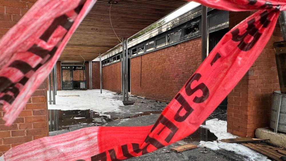 Das Feuer zerstörte Teile des Flurbereiches der Grundschule. (Archivbild)