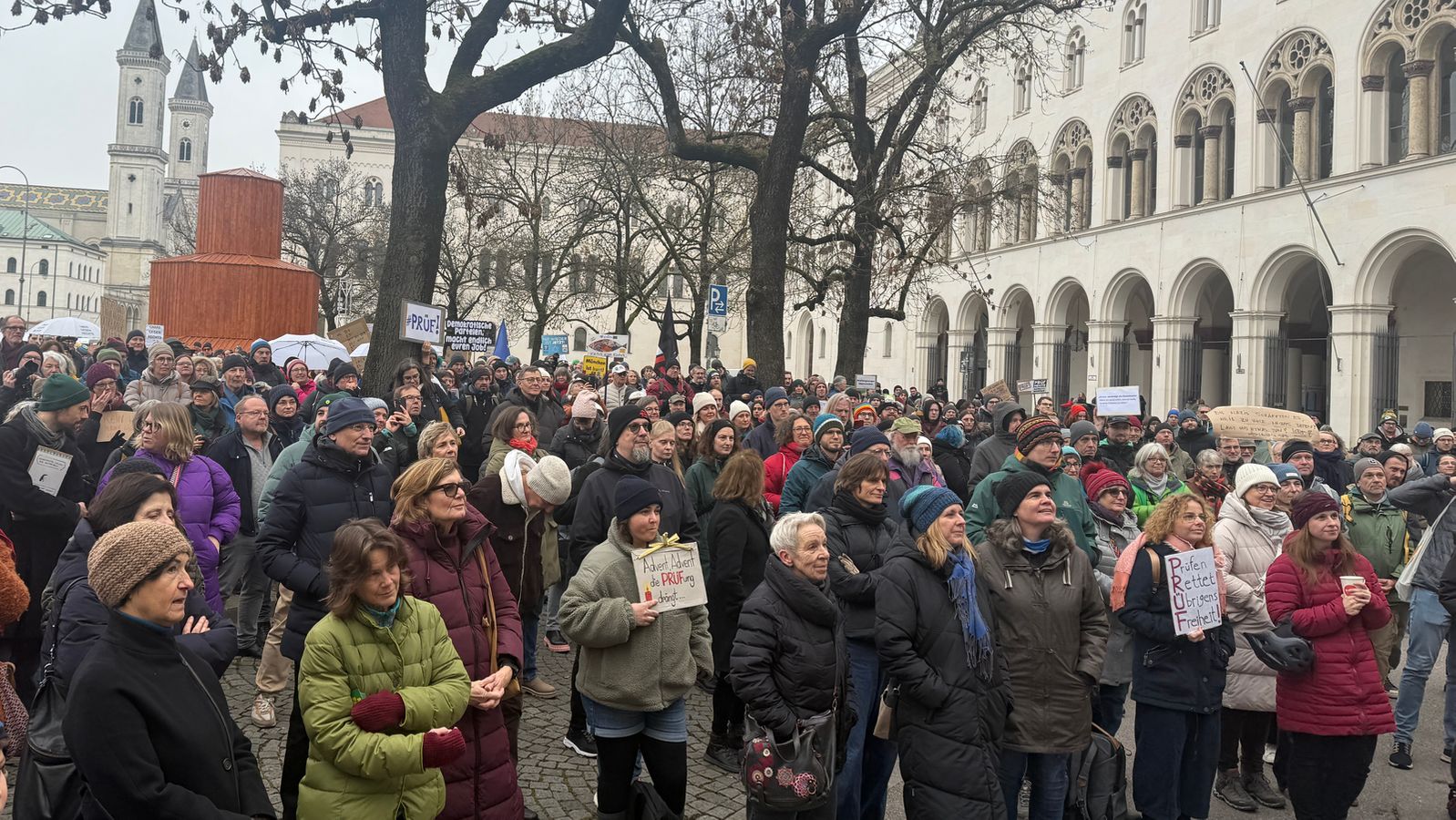 2.000 Menschen bei Demo für AfD-Verbotsverfahren in München